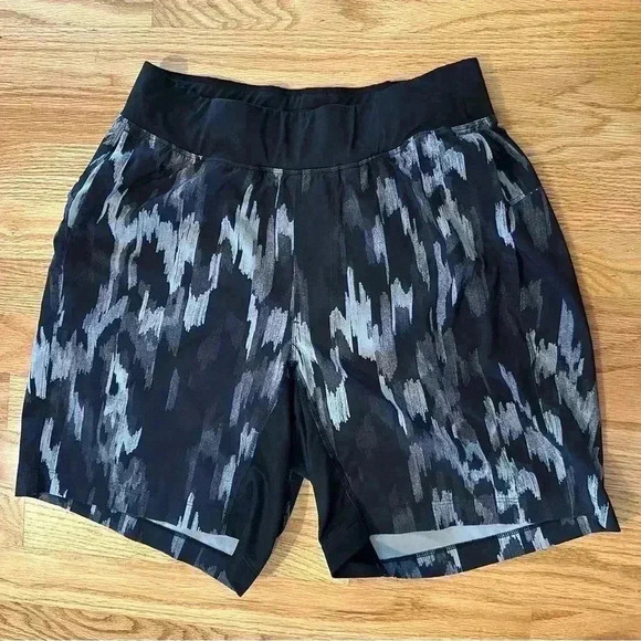 Lululemon T.H.E. Short - Size Small - Gray/Black - Picture 2 of 11